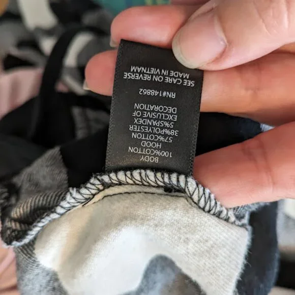 Torrid Cream and Black Plaid Flannel with Hood Size 1/1X - Picture 2 of 10